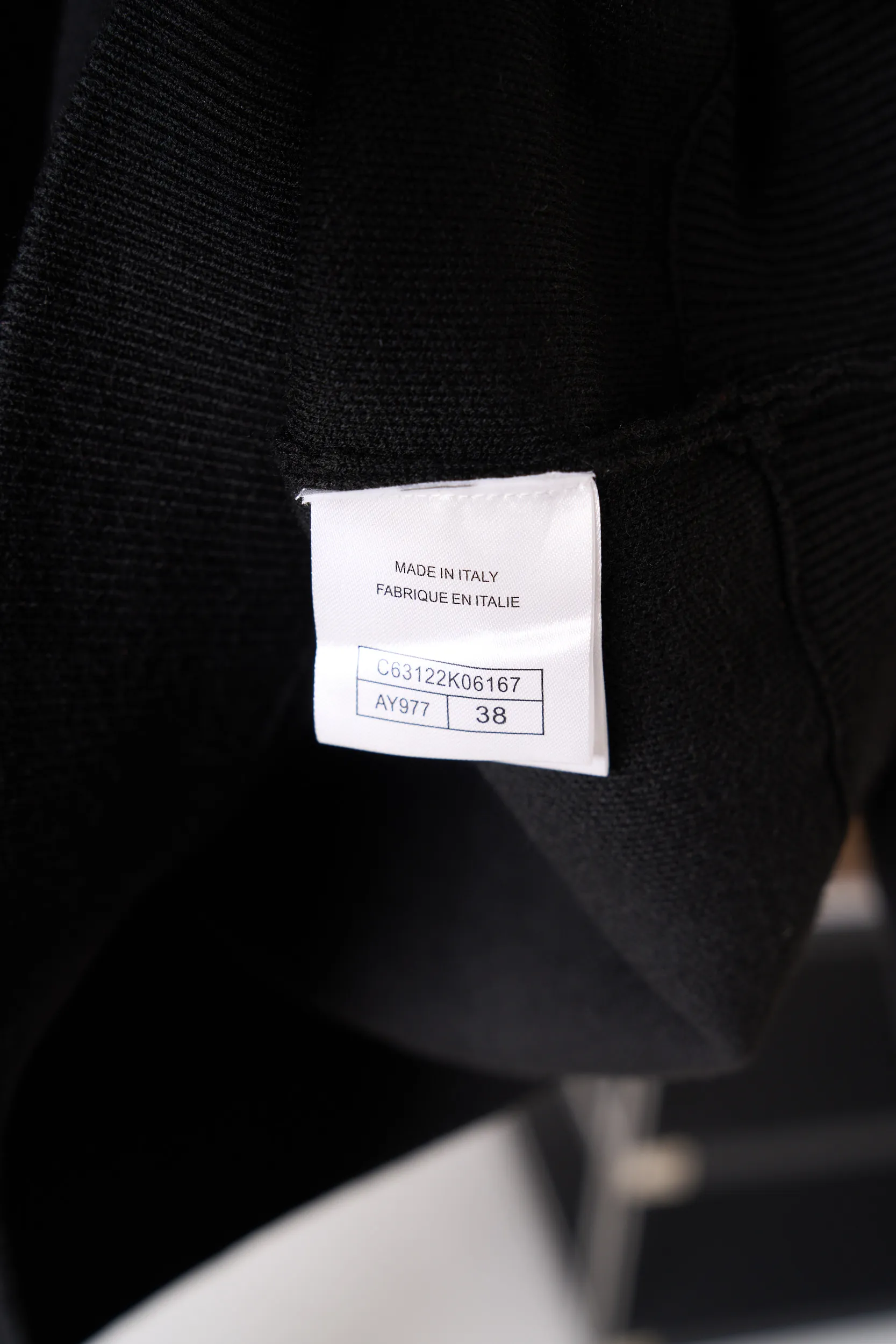 [In-Stock] CHANEL/Chanel Stand Collar Wool and Silk Logo Logo Pullover Sweater [In Stock] 36 38 40 42 Authentic 28,000 purchase and development, 46-count wool blended double-ply yarn, imported from Germany (SOTO) loom, hand-stitched logo, wool enzyme washing, customized 1:1 hardware, customized 1:1 zipper, customized 1:1 trademark, fitted version, hand washing recommended (this product is made of wool and is not easy to machine wash)